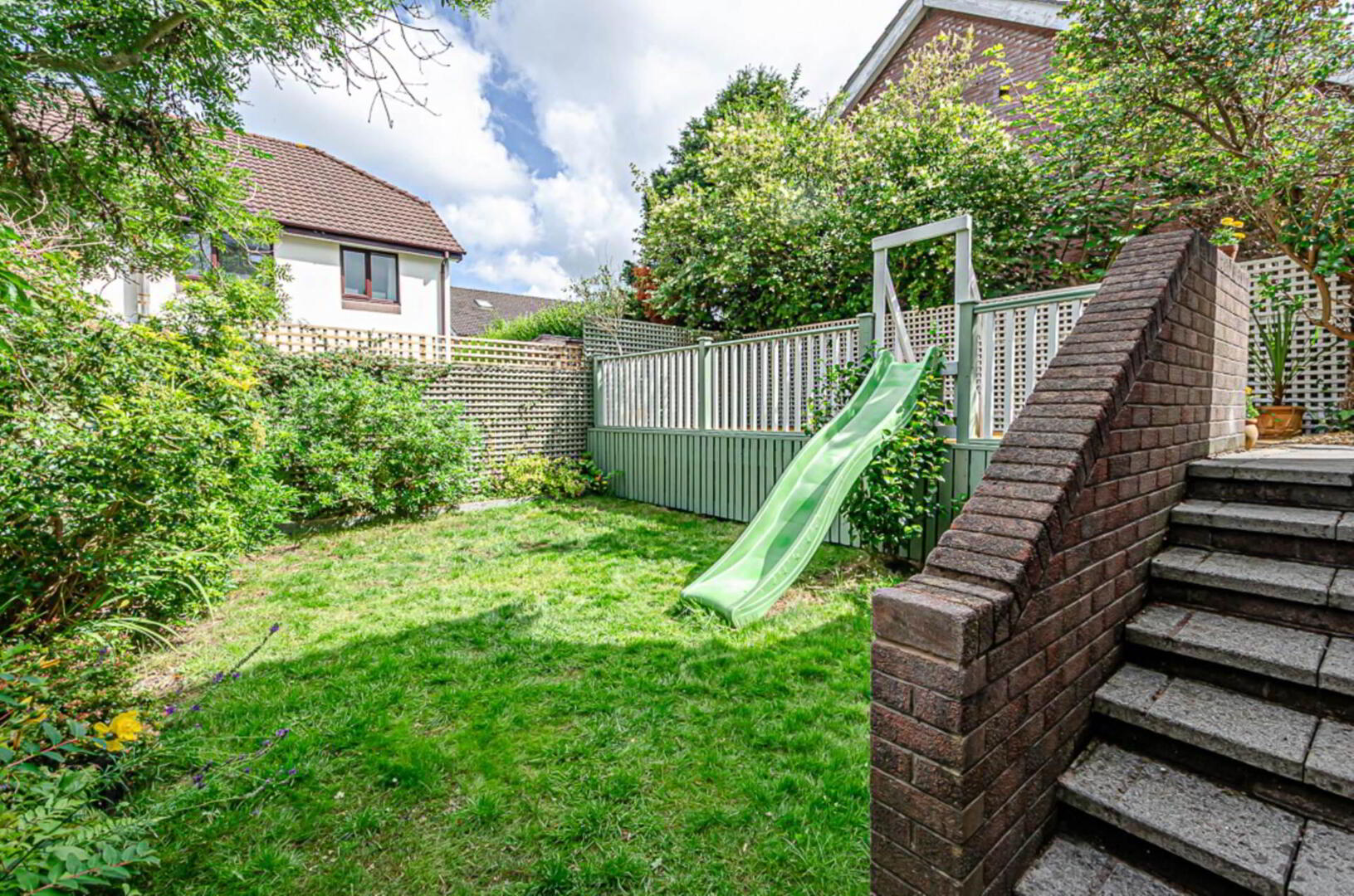 2 Thornhill Grove 59 of 60