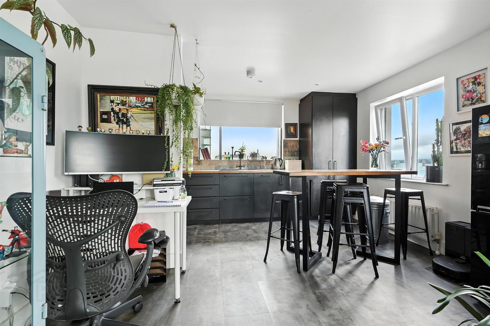 Apt 807 College Central, 4 College Avenue 5 of 18