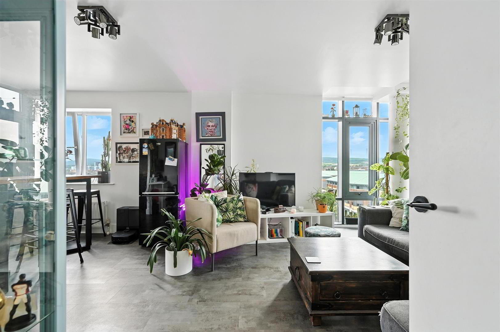 Apt 807 College Central, 4 College Avenue 4 of 18