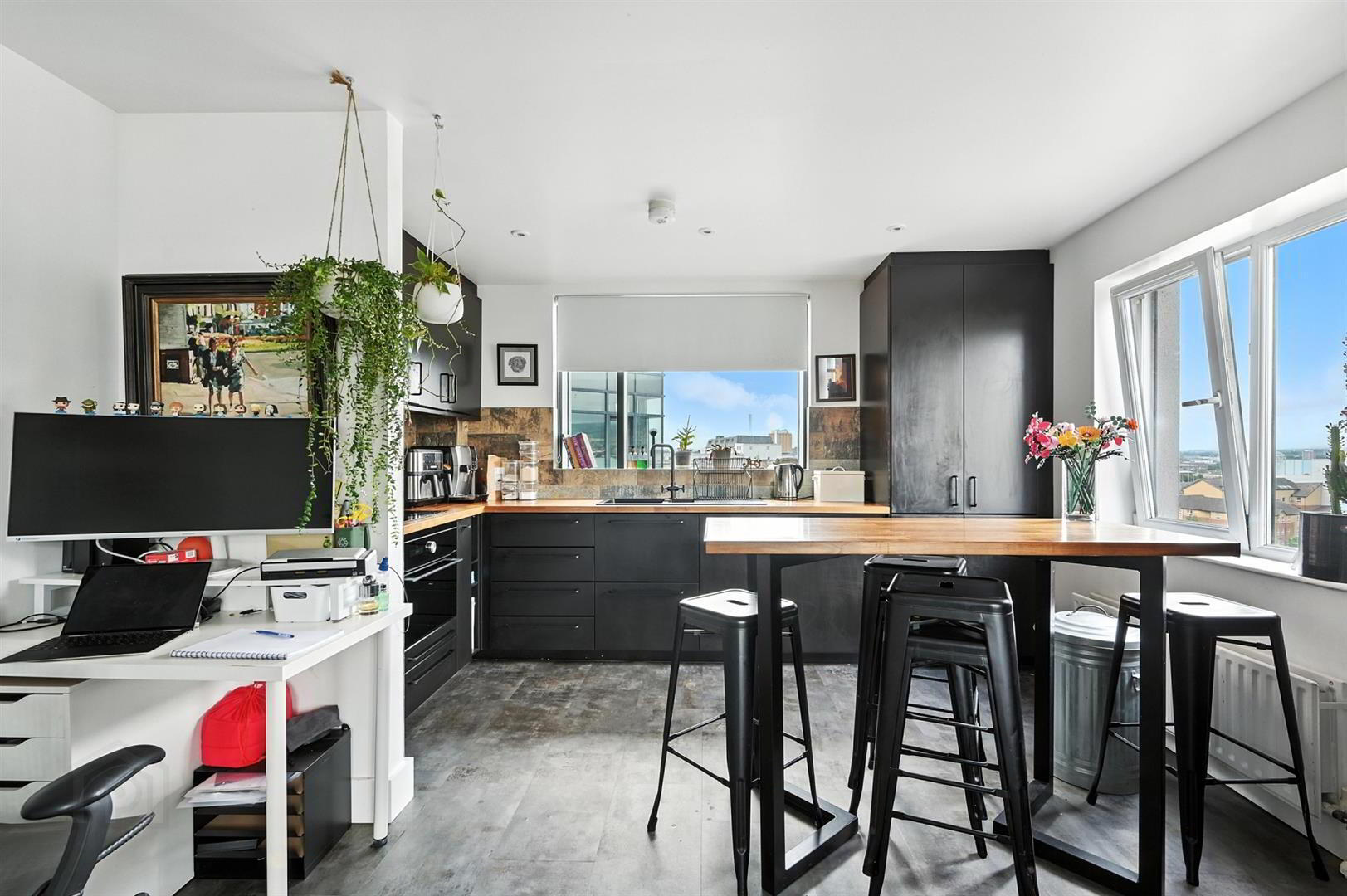 Apt 807 College Central, 4 College Avenue 6 of 18
