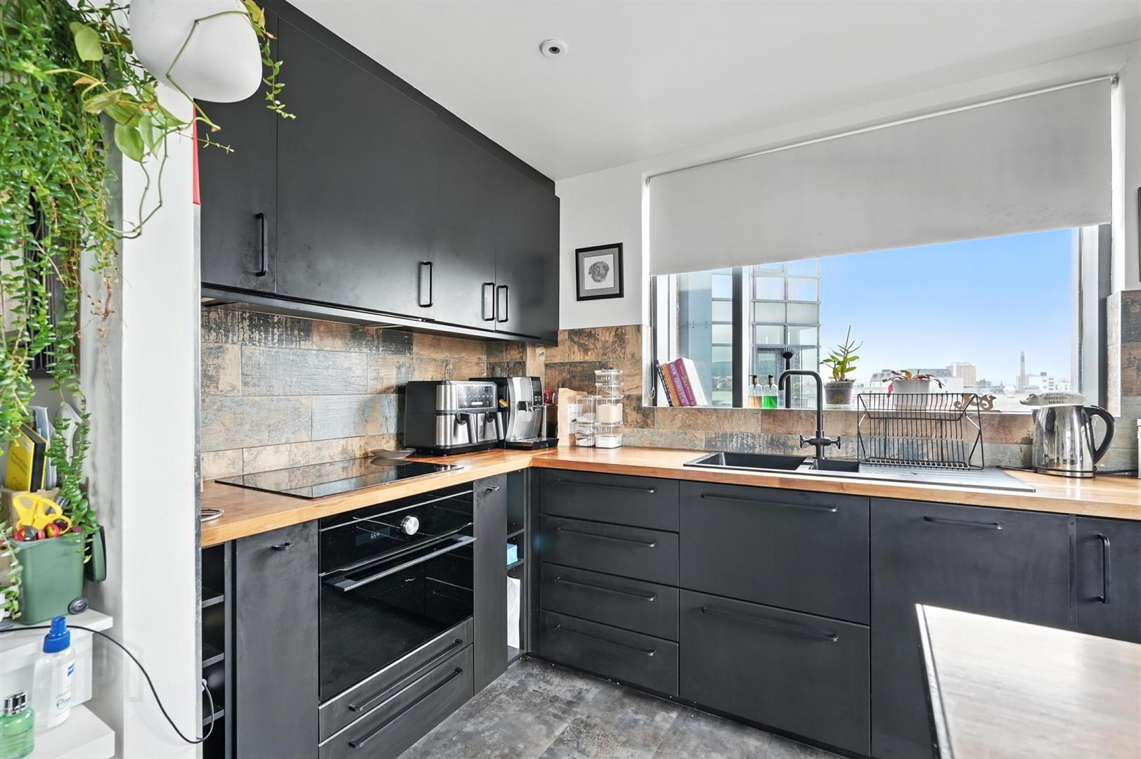 Apt 807 College Central, 4 College Avenue 8 of 18