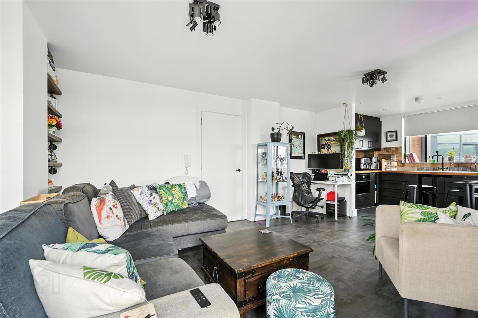 Apt 807 College Central, 4 College Avenue 11 of 18