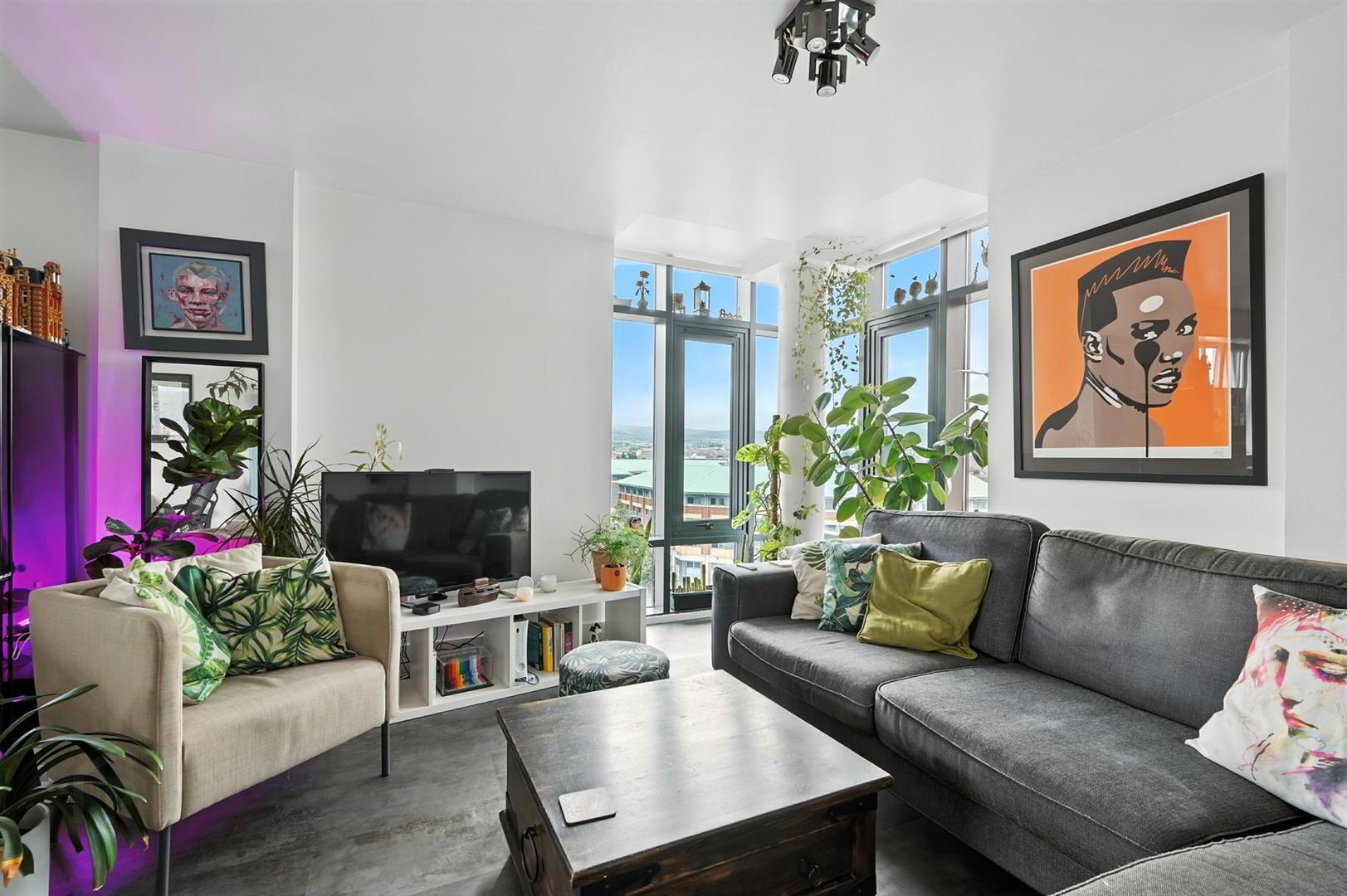 Apt 807 College Central, 4 College Avenue 13 of 18