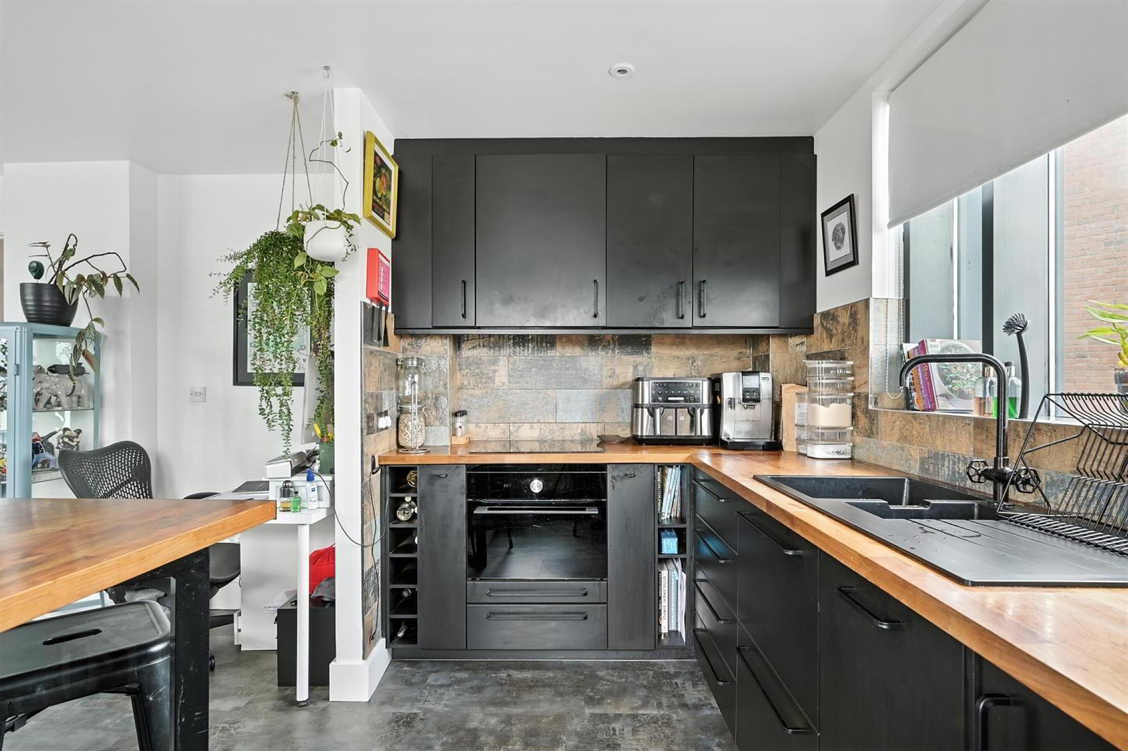 Apt 807 College Central, 4 College Avenue 12 of 18