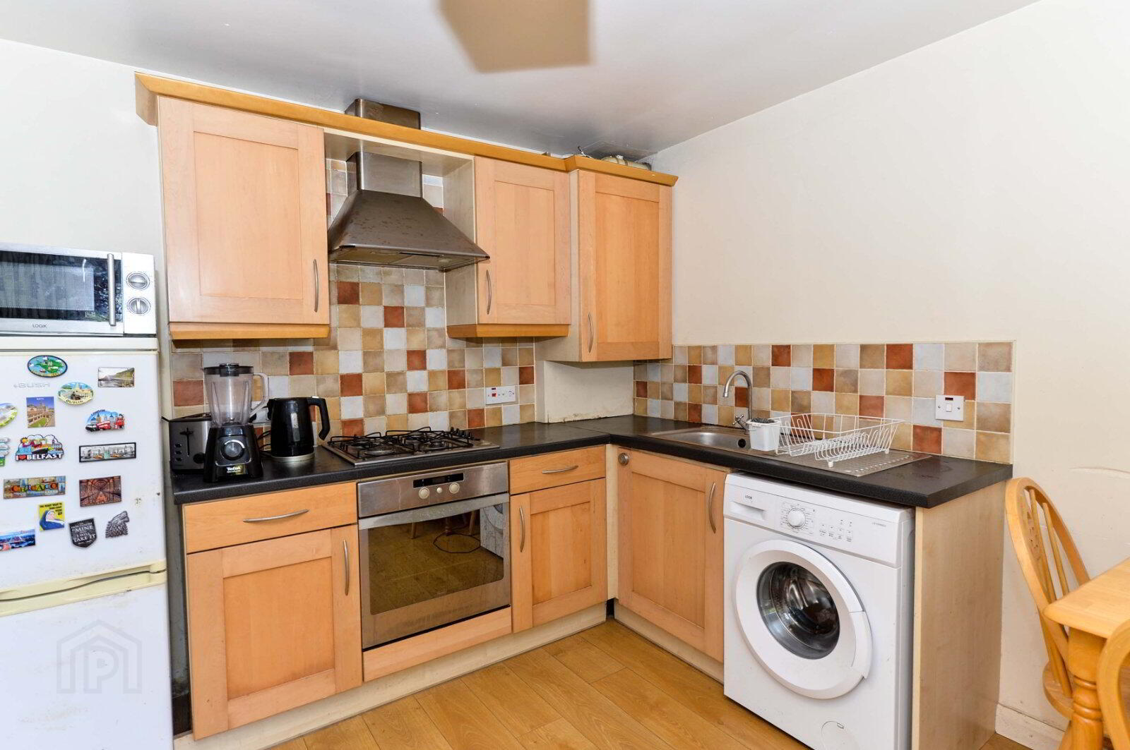 Flat 2, 97 Eglantine Avenue 5 of 8