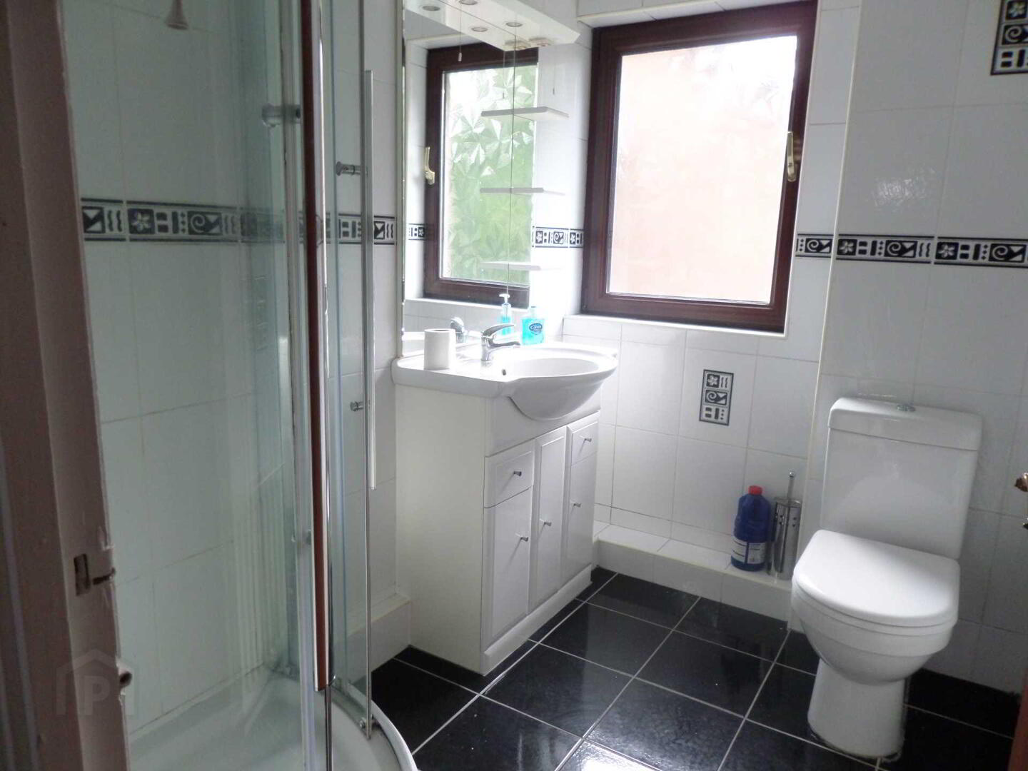10d Grange Park 3 of 6