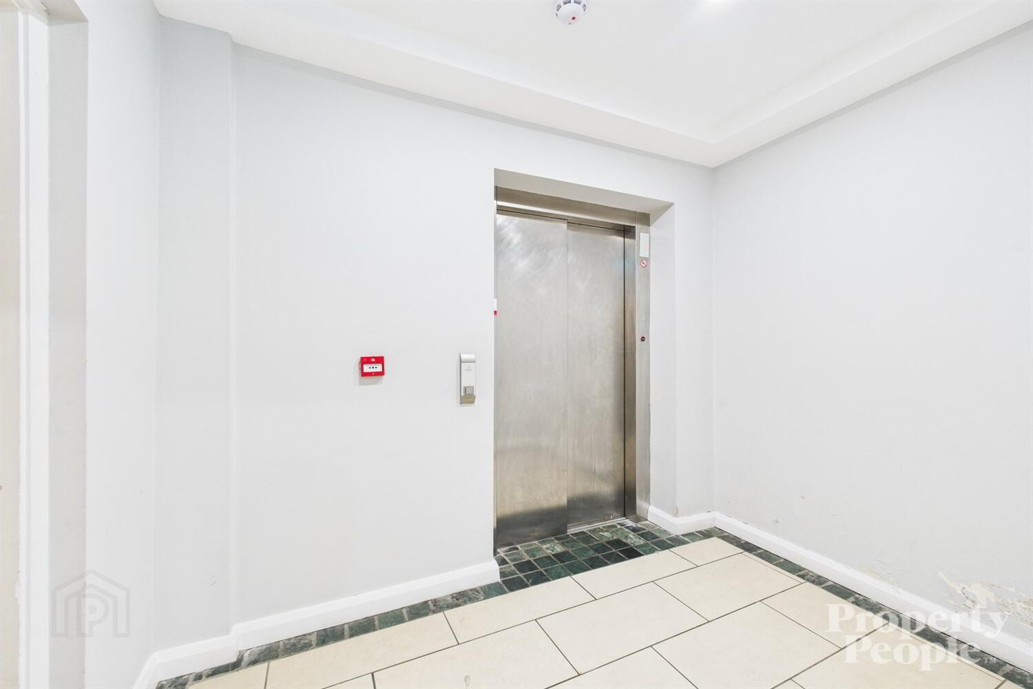 APT 5 Lesley Centre, 109 Shankill Road 5 of 25