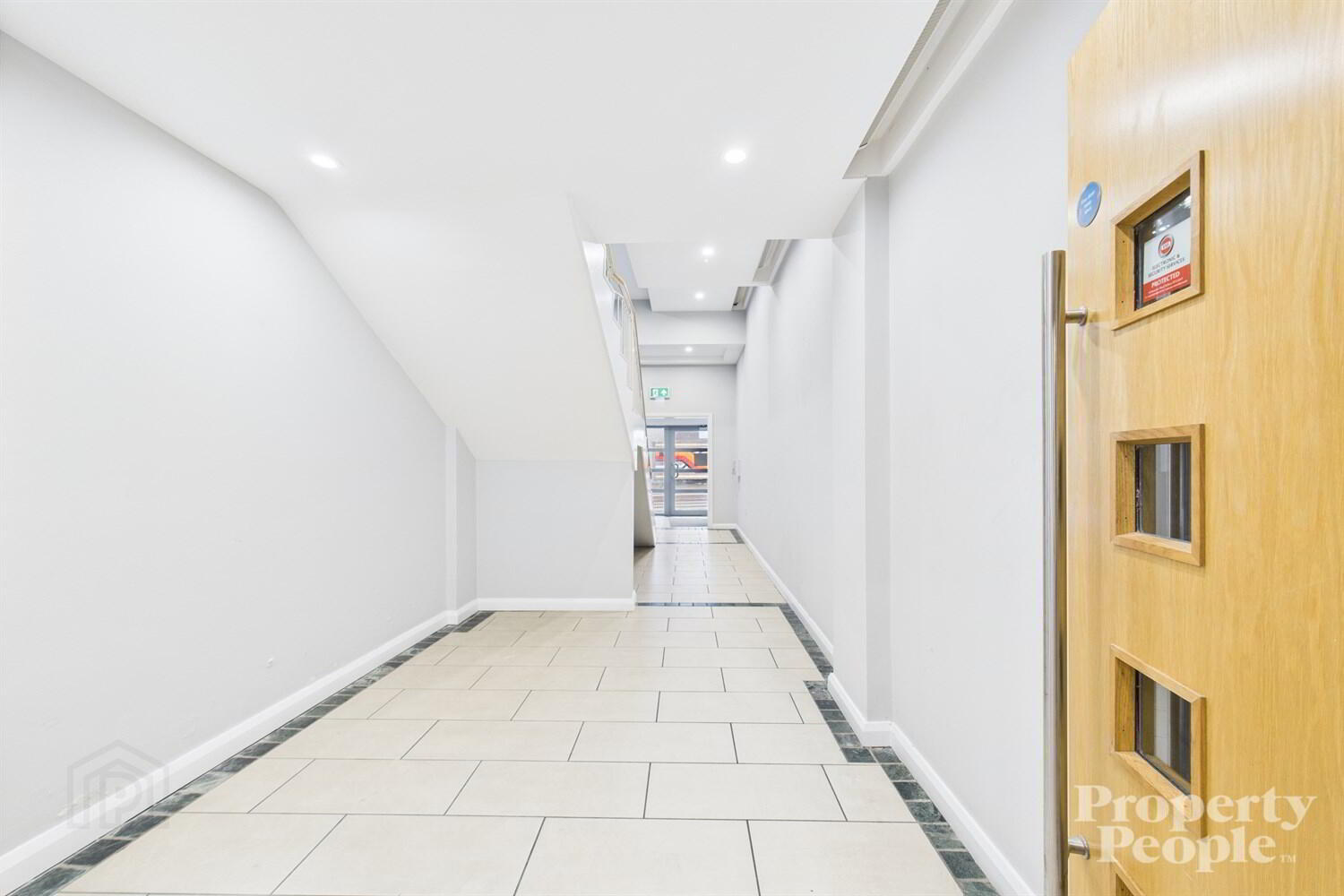 APT 5 Lesley Centre, 109 Shankill Road 4 of 25