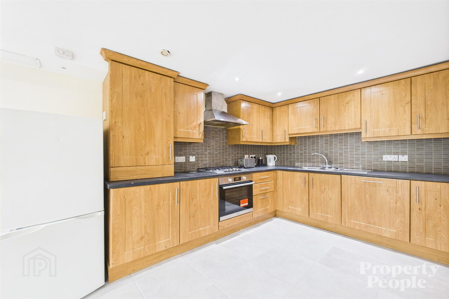 APT 5 Lesley Centre, 109 Shankill Road 13 of 25