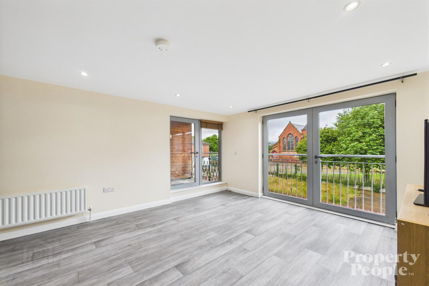 APT 5 Lesley Centre, 109 Shankill Road 16 of 25