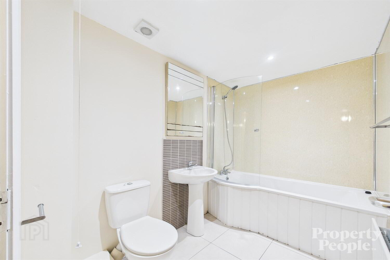 APT 5 Lesley Centre, 109 Shankill Road 23 of 25