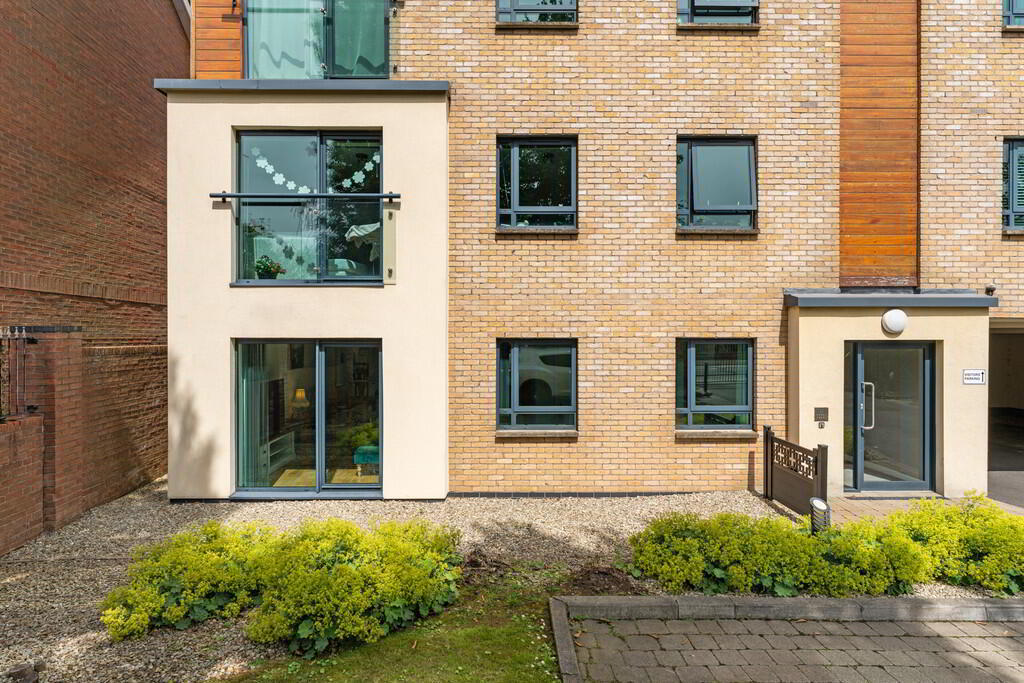 A1 Apt The Limes, 216a Belmont Road 3 of 20