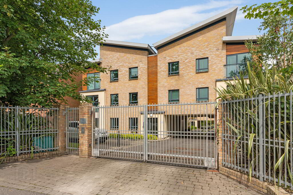 A1 Apt The Limes, 216a Belmont Road 1 of 20