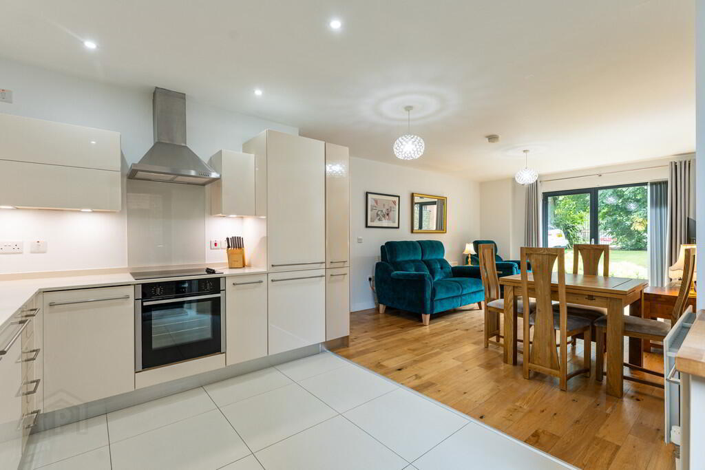 A1 Apt The Limes, 216a Belmont Road 5 of 20