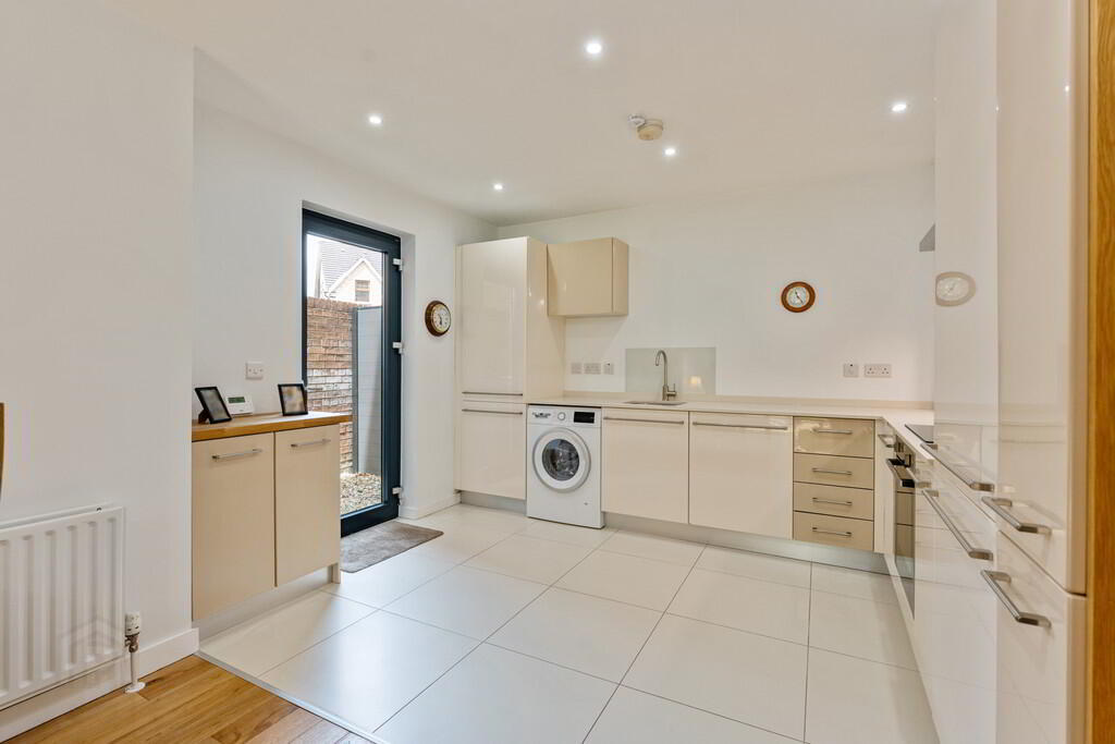 A1 Apt The Limes, 216a Belmont Road 12 of 20