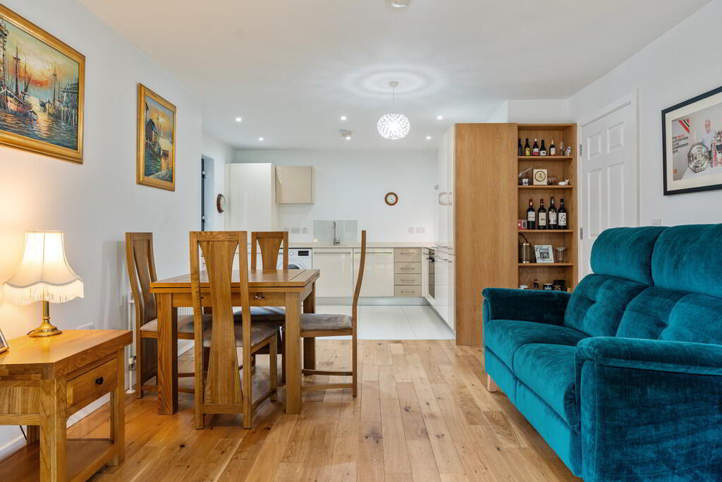 A1 Apt The Limes, 216a Belmont Road 10 of 20