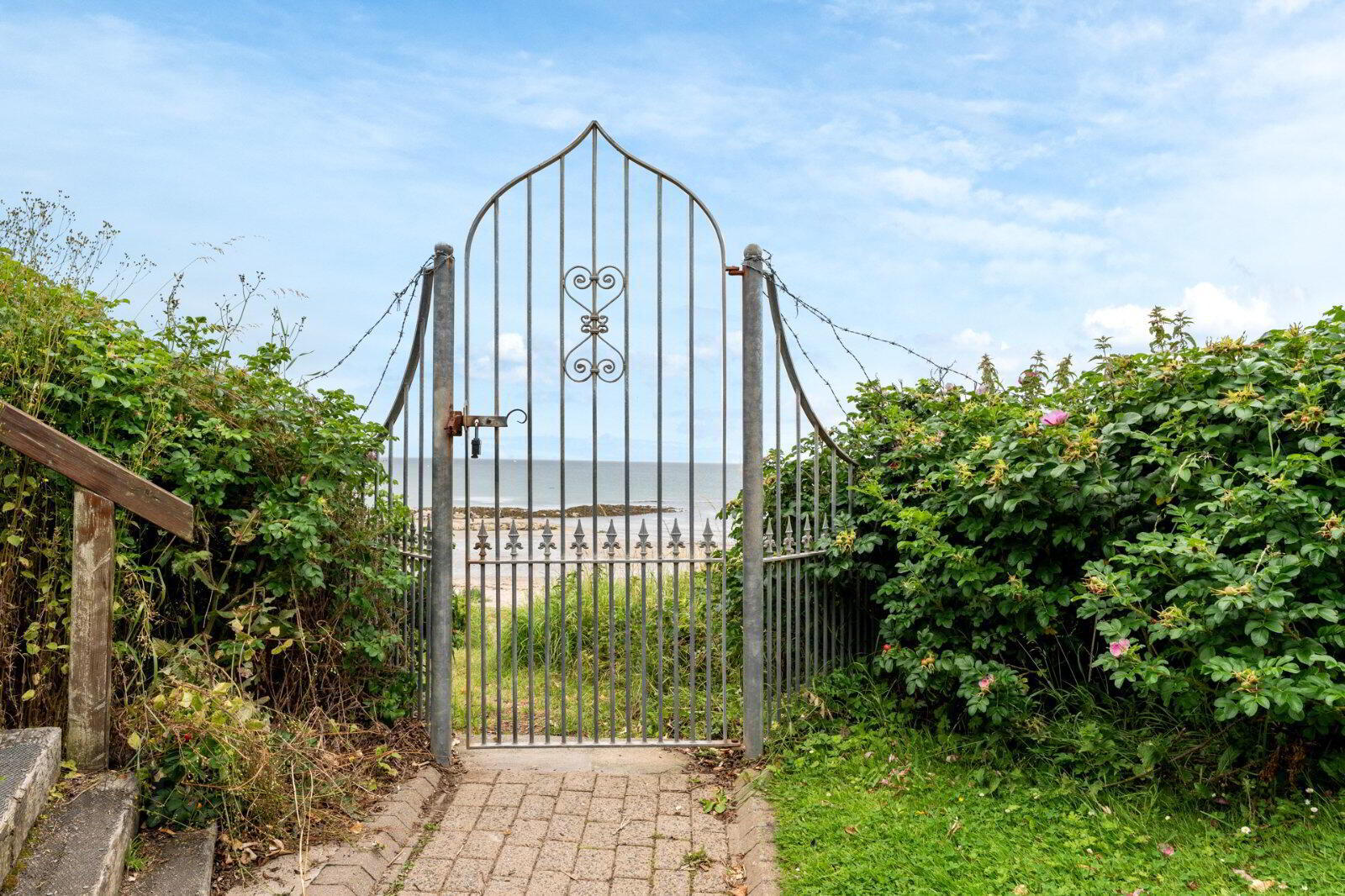 17 Groomsport House Road 32 of 37