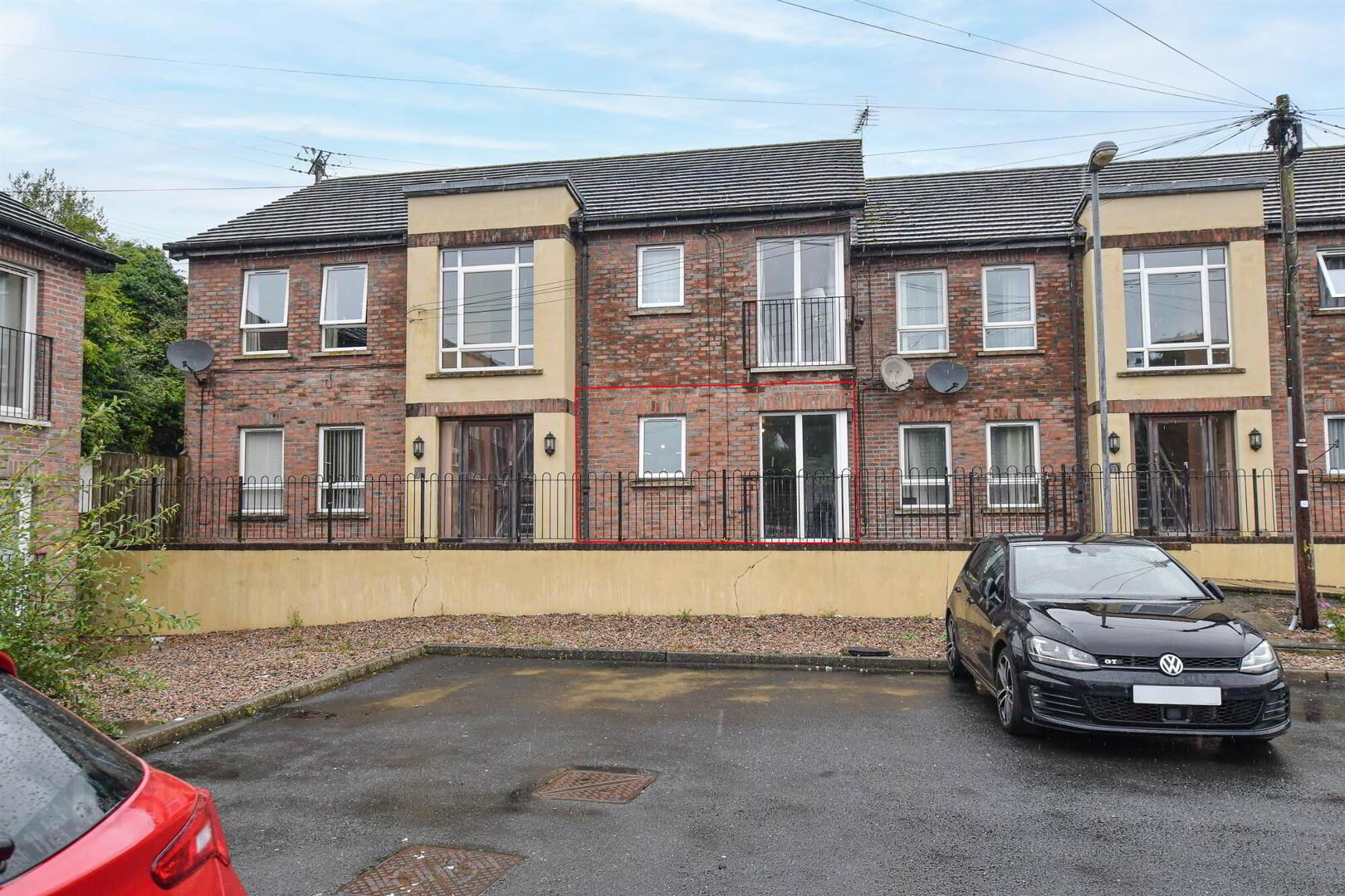 9 Meadowfields Close 1 of 13