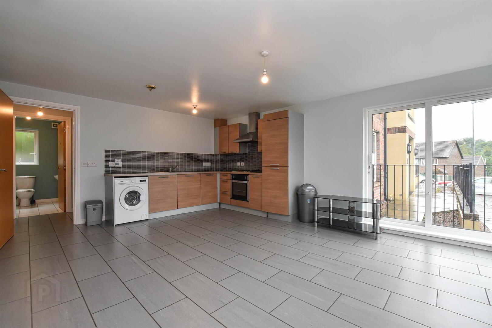 9 Meadowfields Close 5 of 13