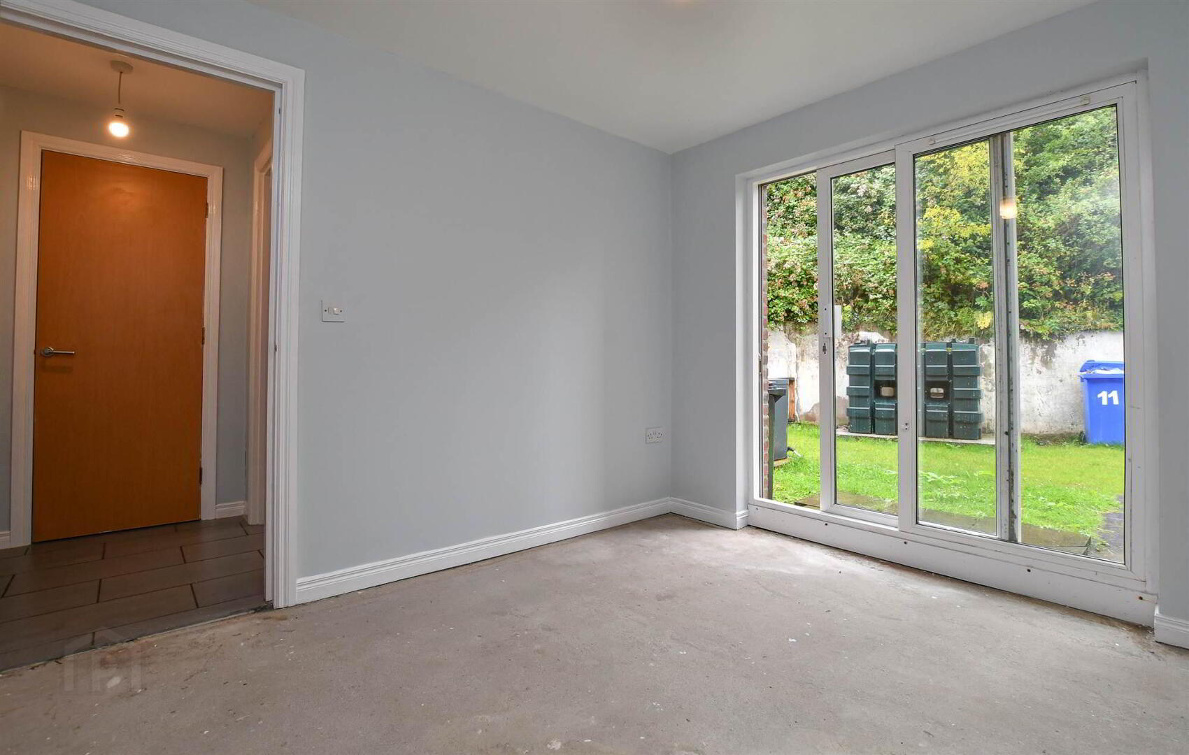9 Meadowfields Close 10 of 13