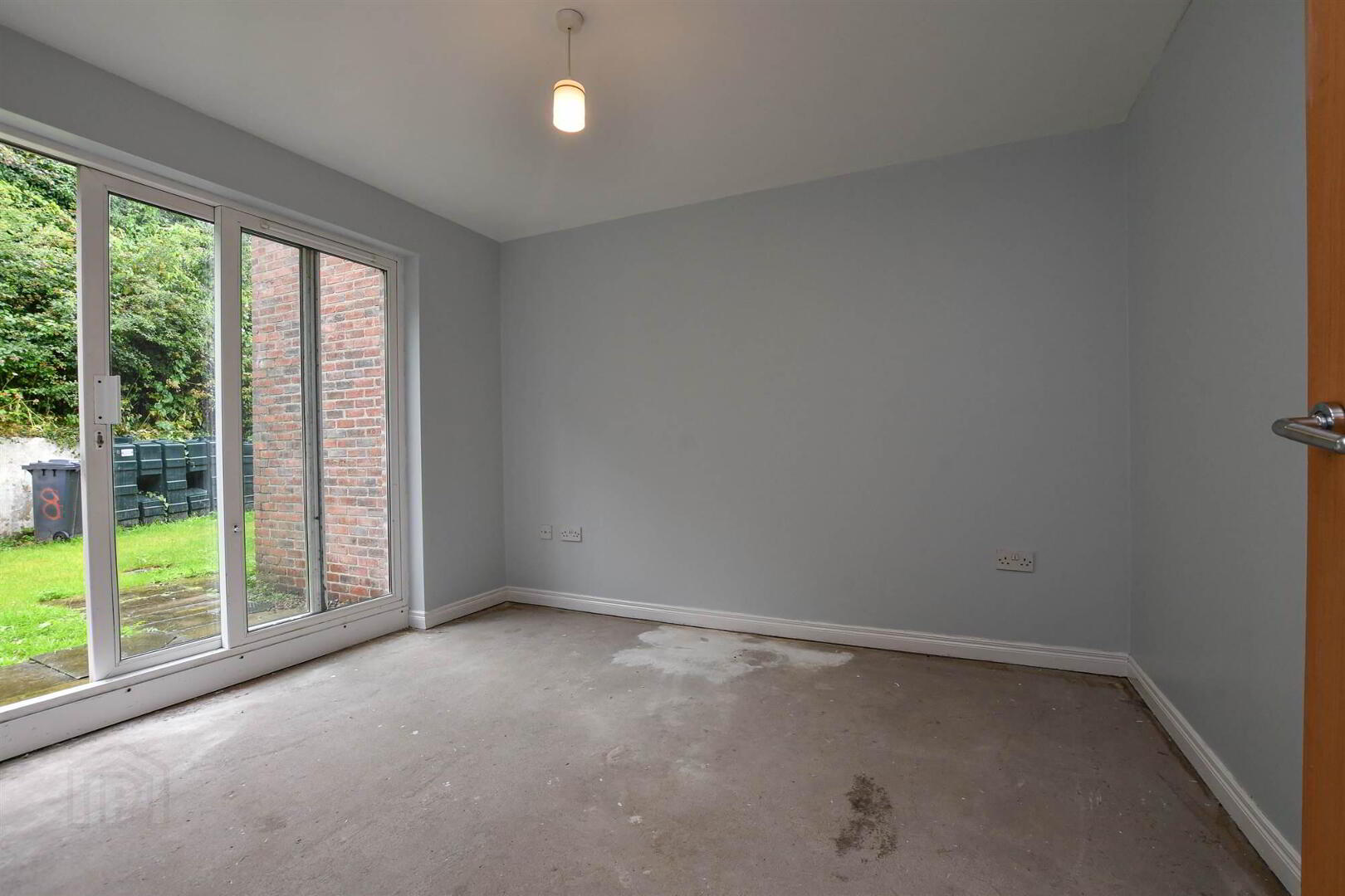 9 Meadowfields Close 9 of 13