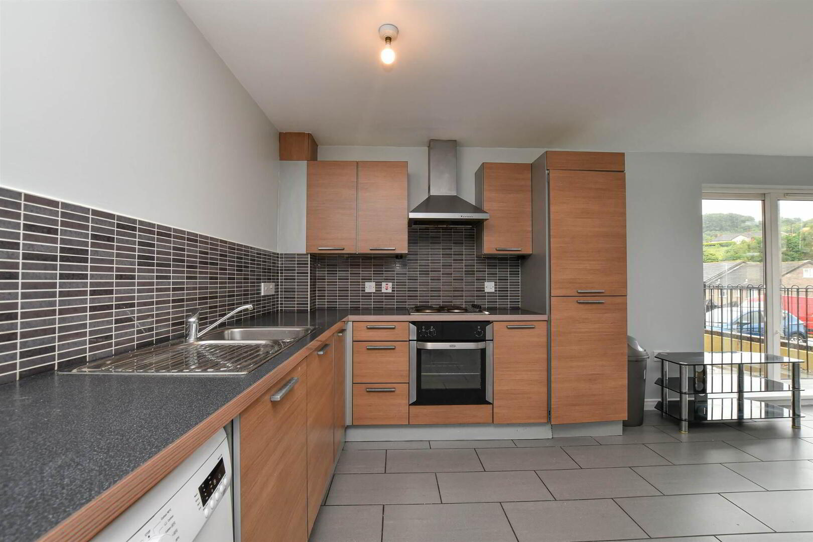 9 Meadowfields Close 7 of 13