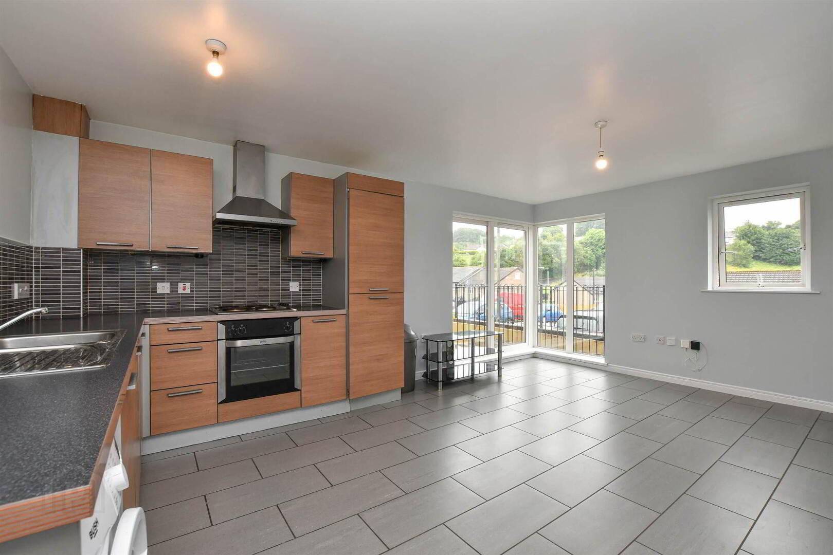 9 Meadowfields Close 6 of 13