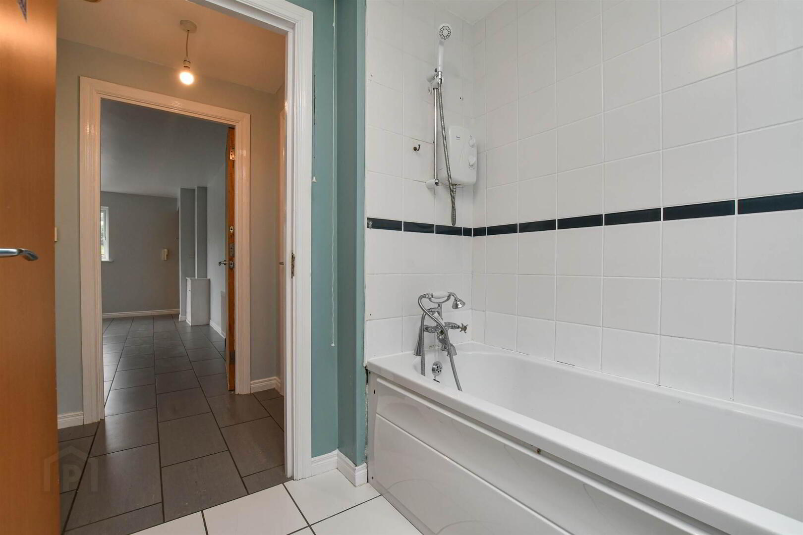 9 Meadowfields Close 12 of 13