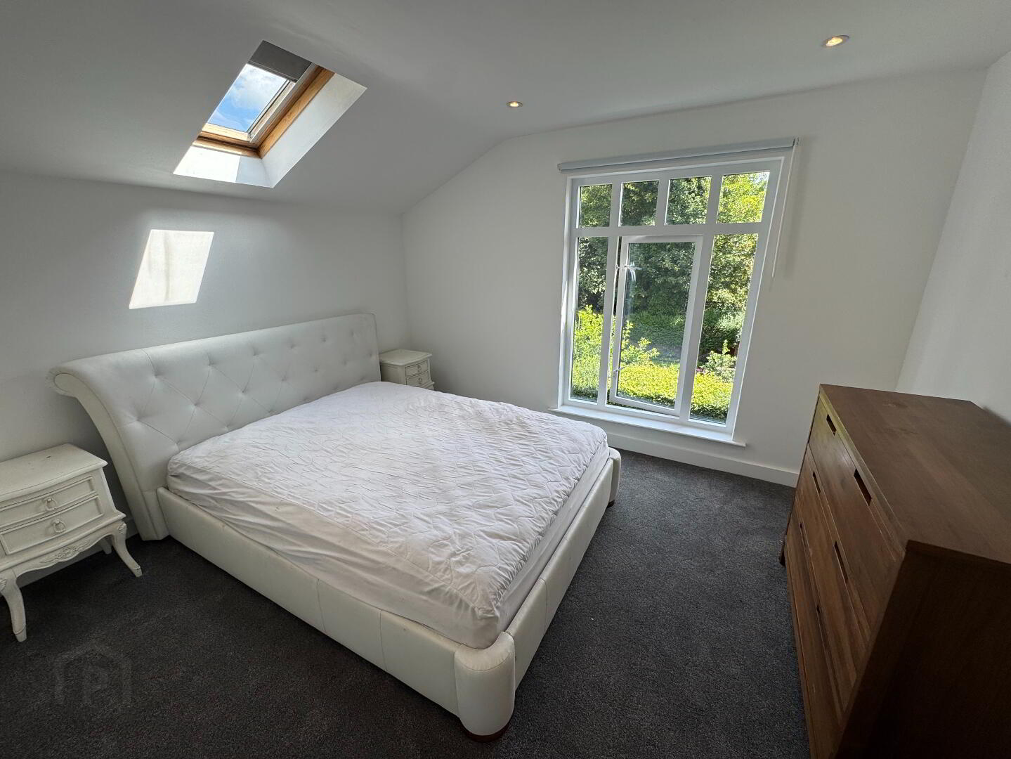 Balmoral Manor, 78 Balmoral Avenue 6 of 13
