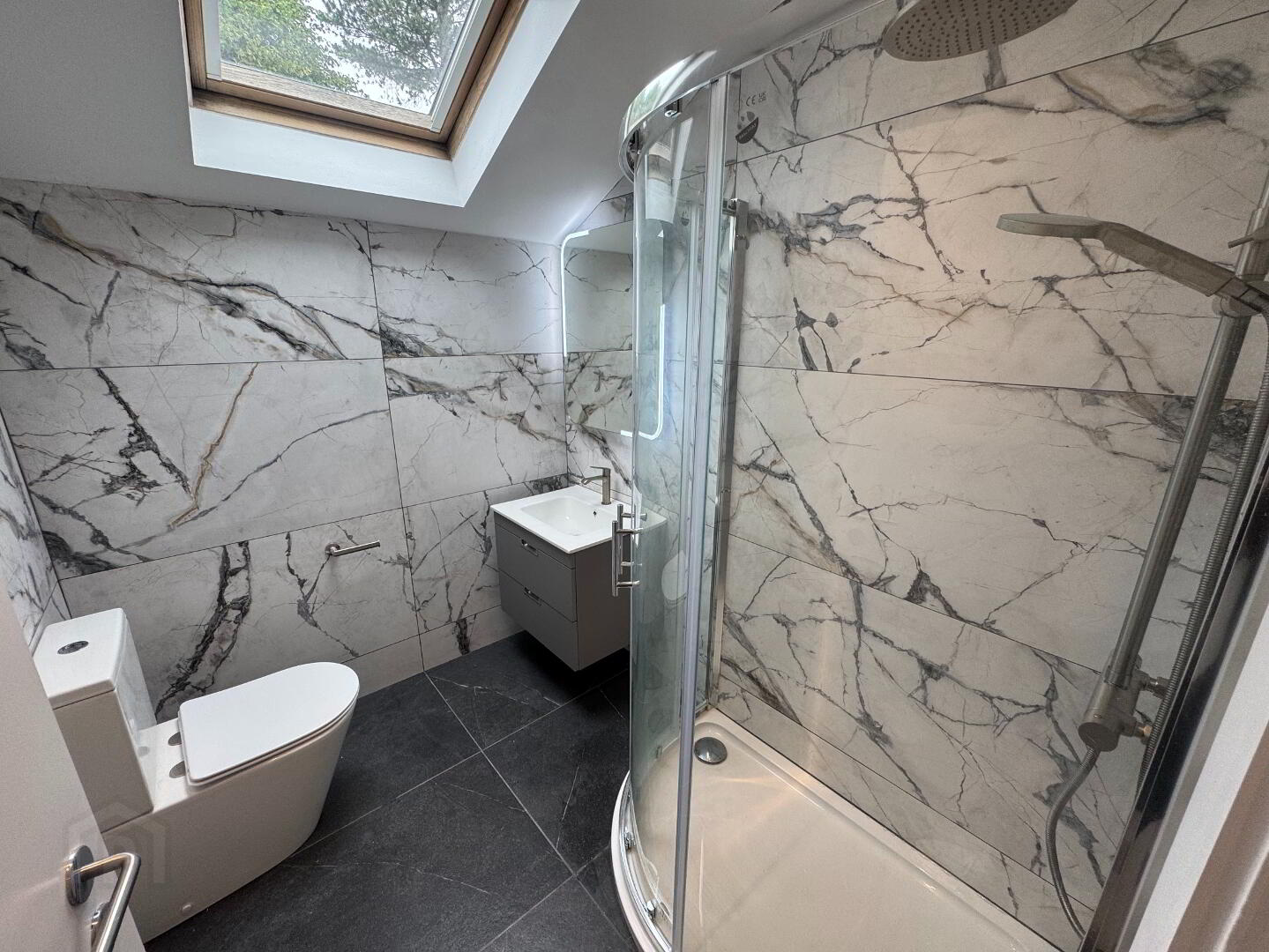 Balmoral Manor, 78 Balmoral Avenue 7 of 13