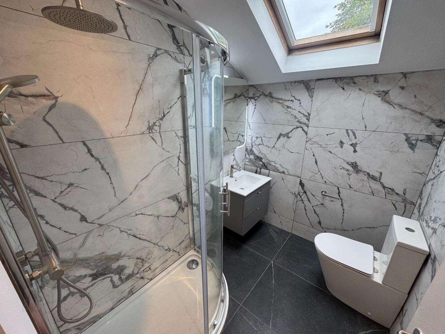 Balmoral Manor, 78 Balmoral Avenue 10 of 13