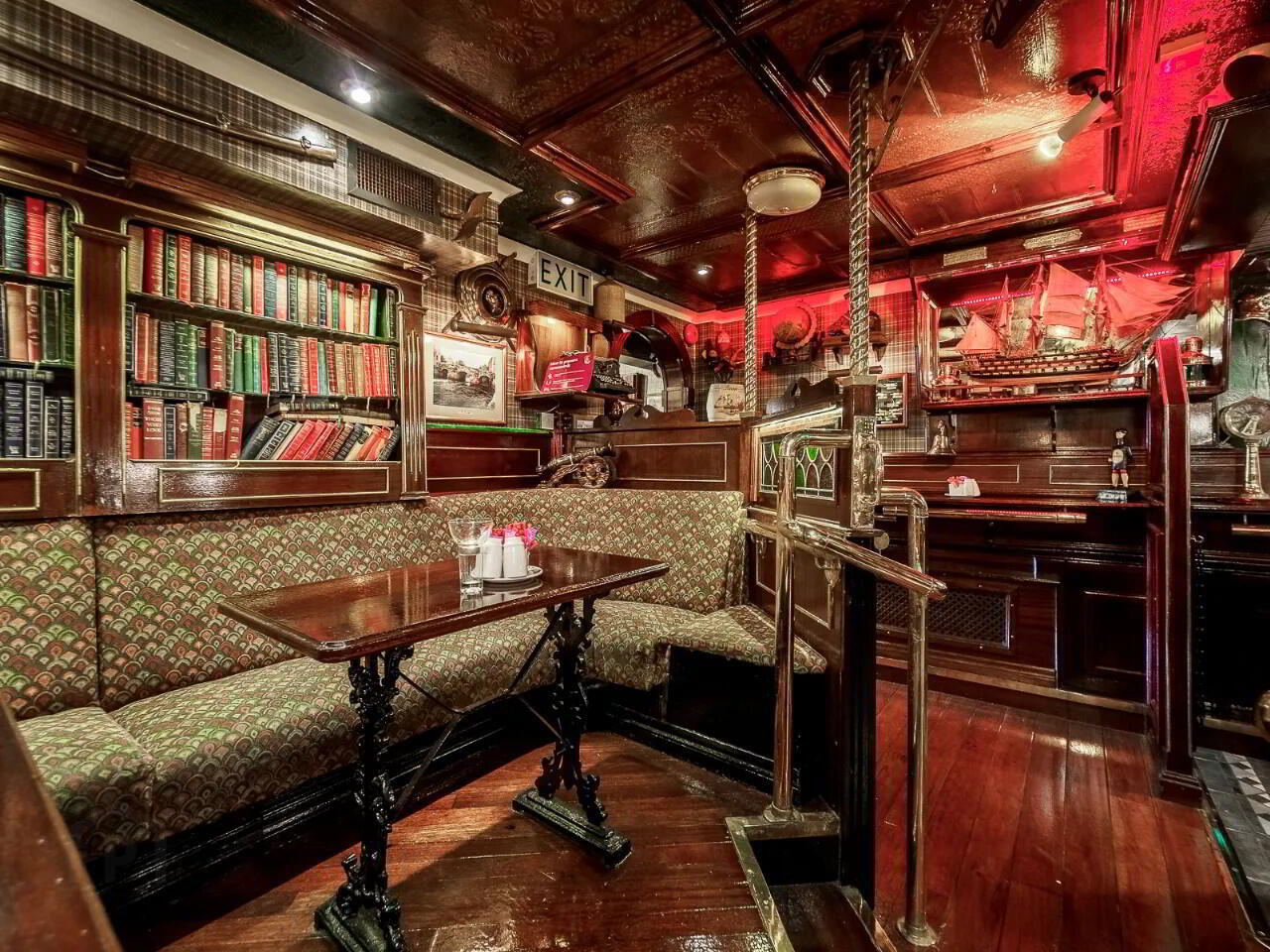 Sean Tierney's Bar & Restaurant, 13 O'Connell St 9 of 19