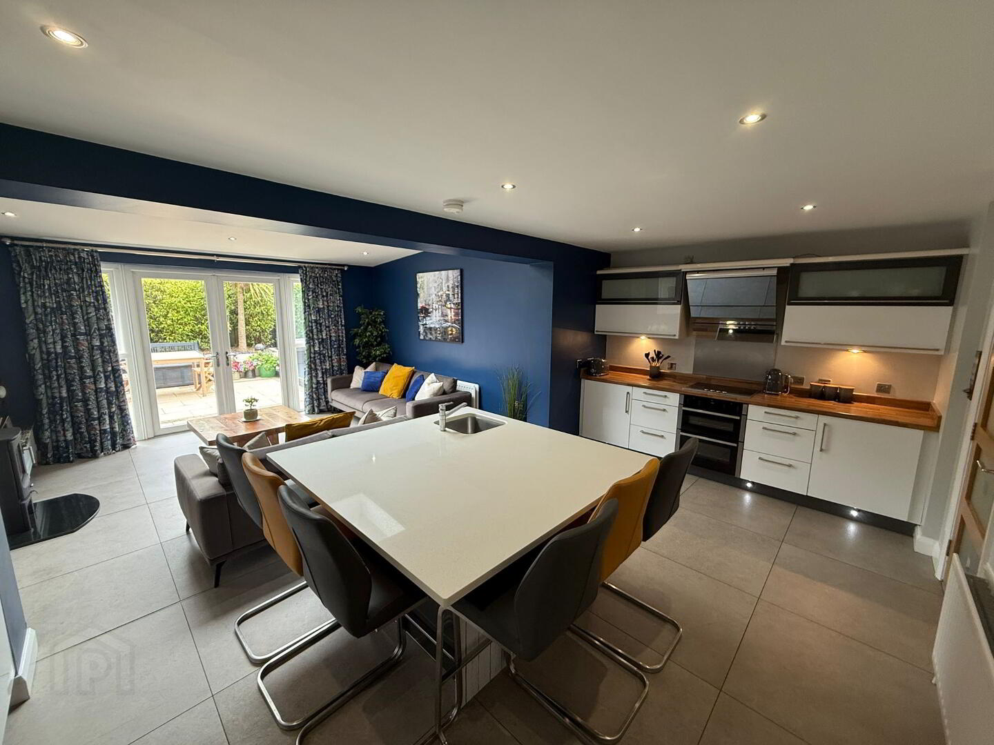49 Lynden Gate 10 of 68