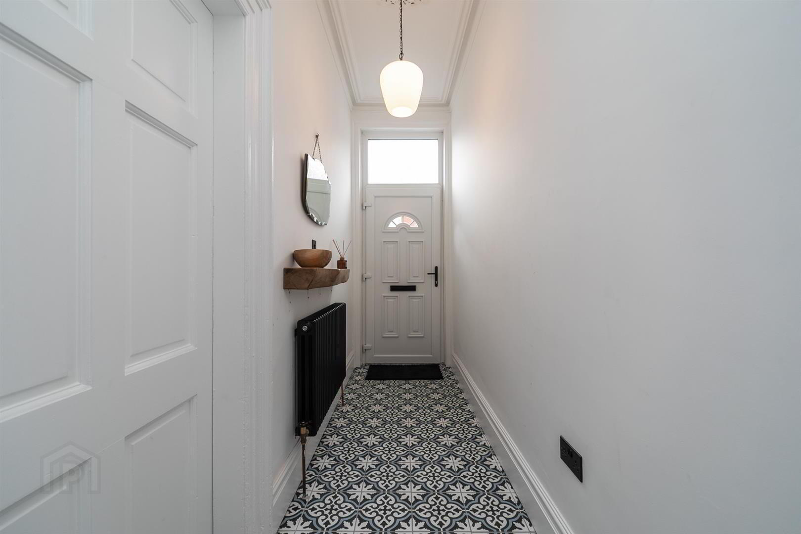 21 Haypark Avenue 4 of 33