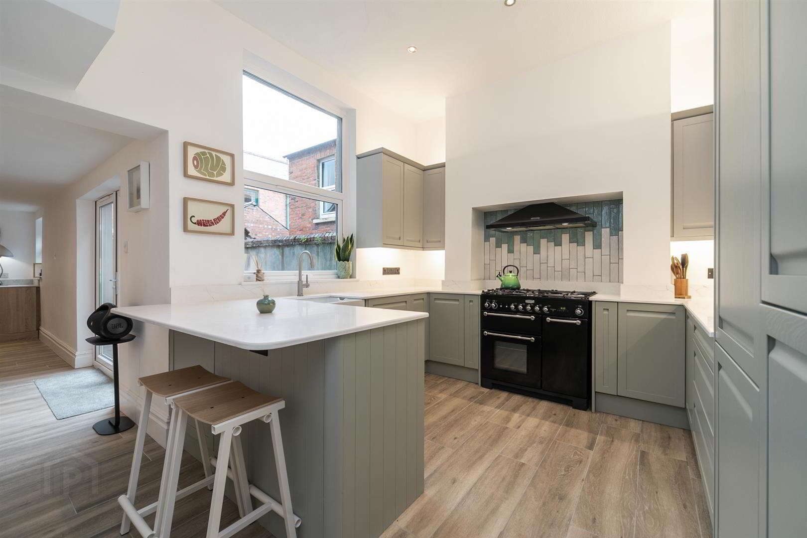 21 Haypark Avenue 8 of 33