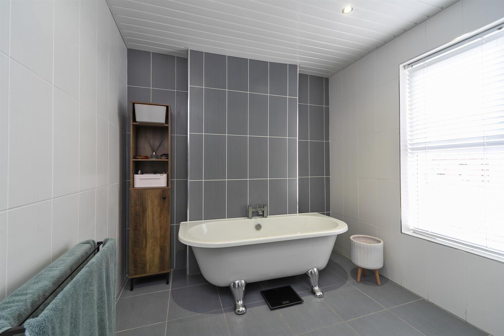 21 Haypark Avenue 22 of 33