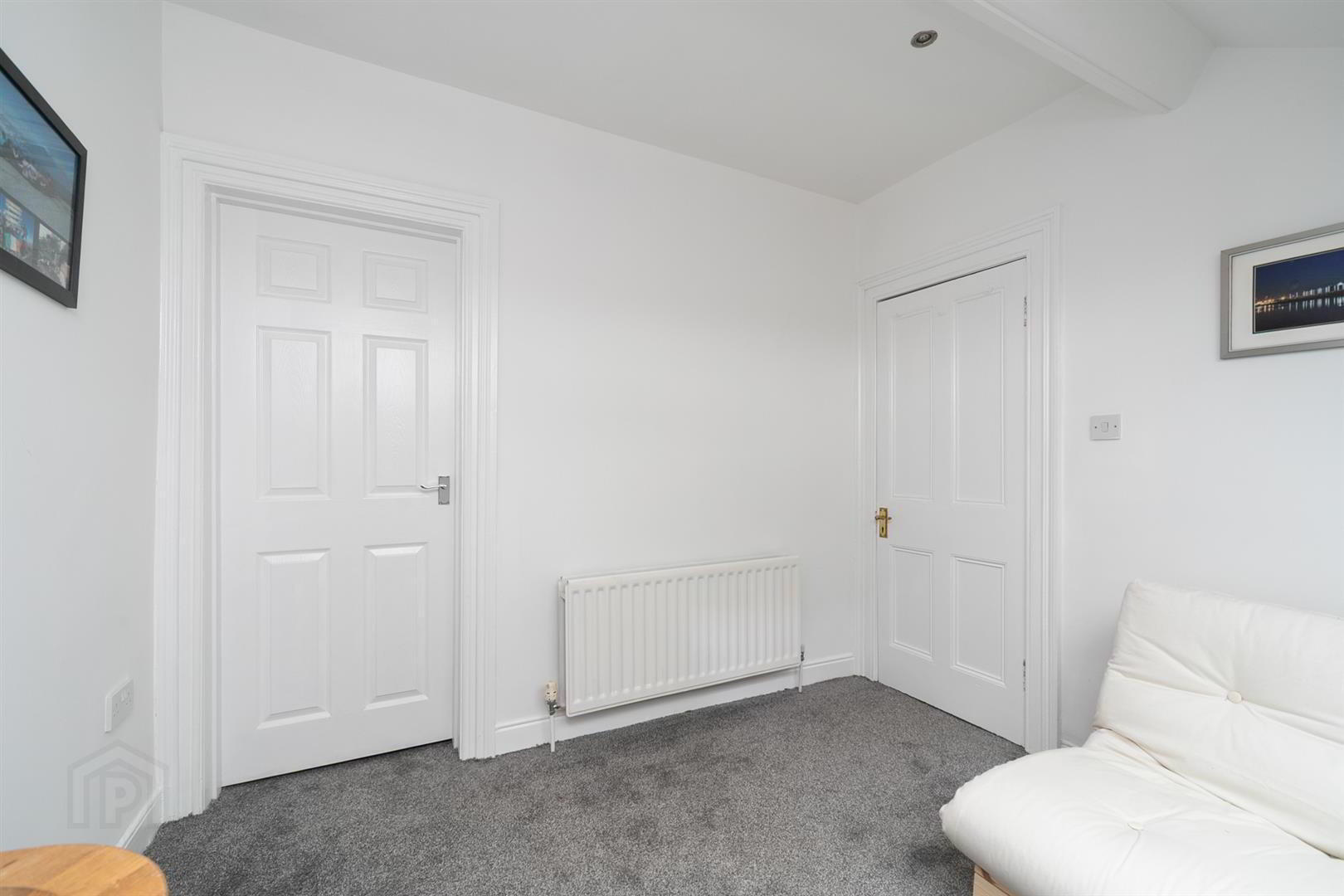 21 Haypark Avenue 30 of 33