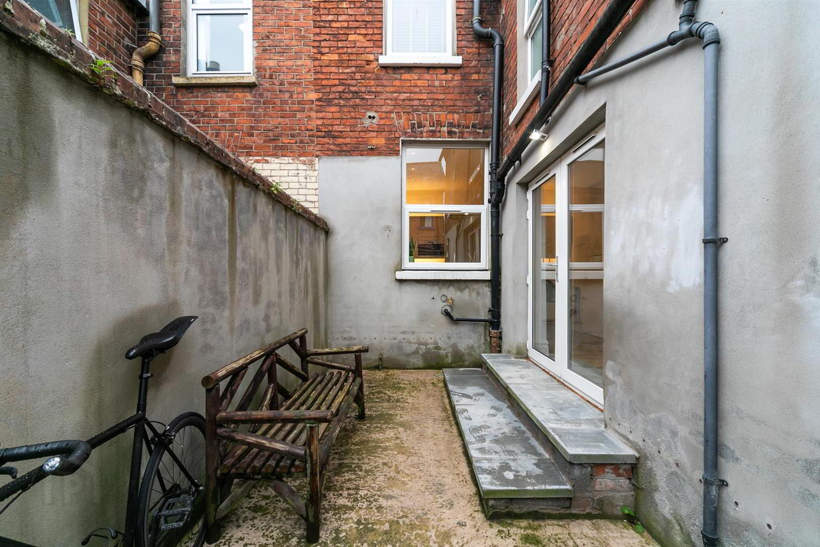 21 Haypark Avenue 33 of 33