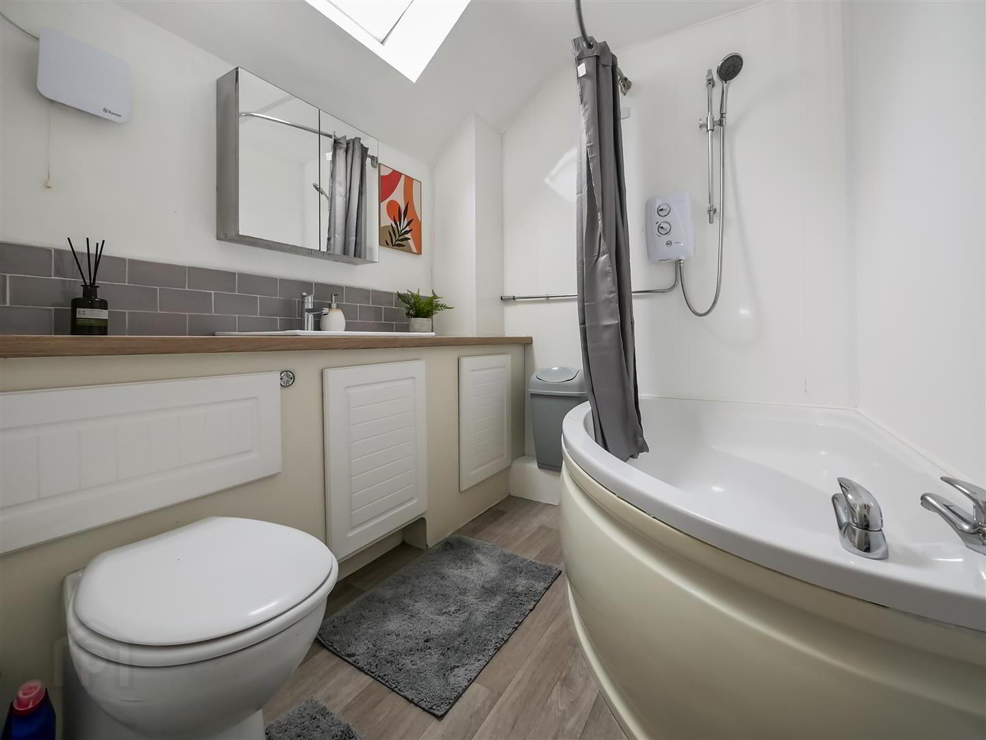 6 Bests Hill Court 16 of 19