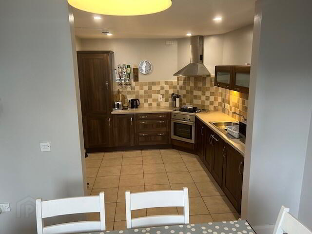 20 Montague Court( SHORT TERM Let) 2 of 12