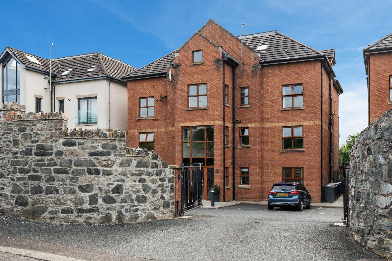 Apartment 2 53 Church Road 1 of 16
