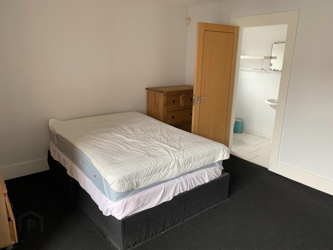 Apt 4, 36 Wellington Park 4 of 6