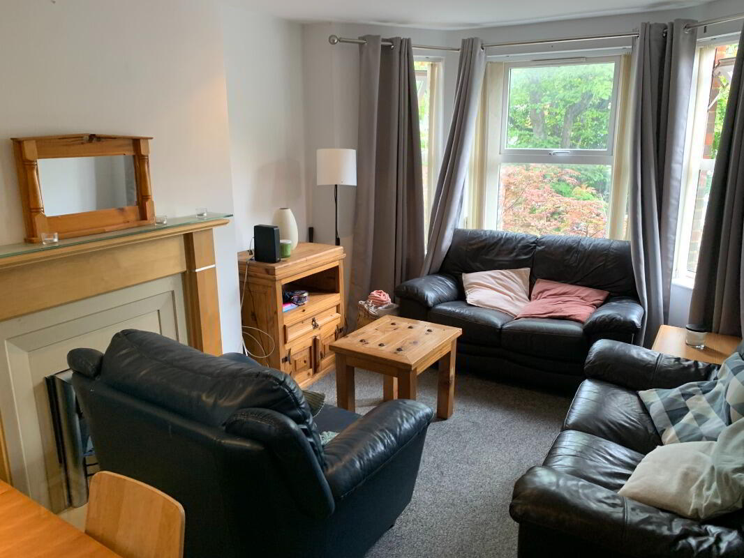 Apt 4, 36 Wellington Park 3 of 6