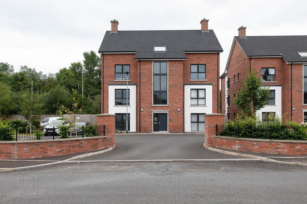 64 Loughshore Manor 1 of 22
