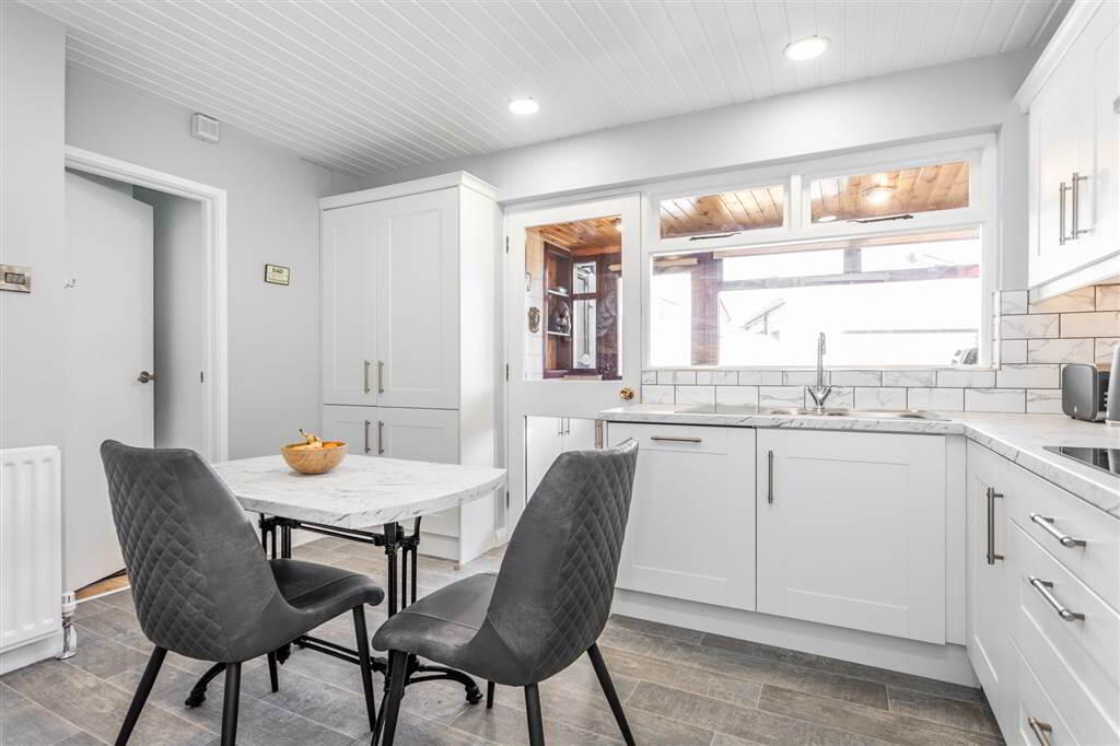 37 Collinwood 18 of 44