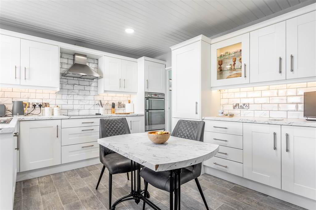 37 Collinwood 16 of 44