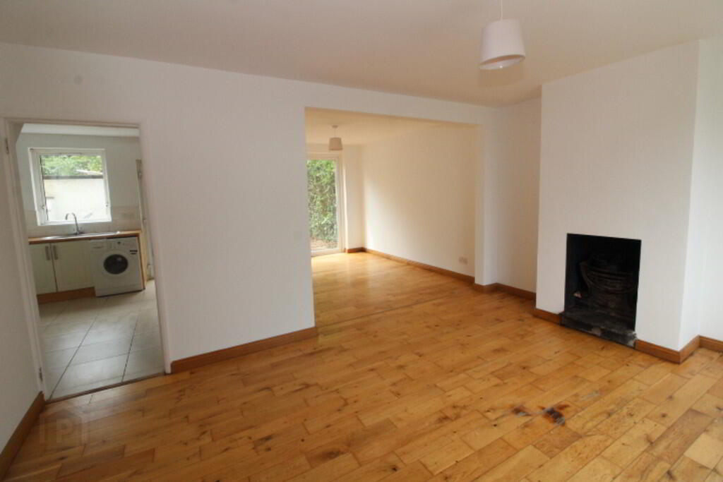 22 Abbots Gardens 4 of 12