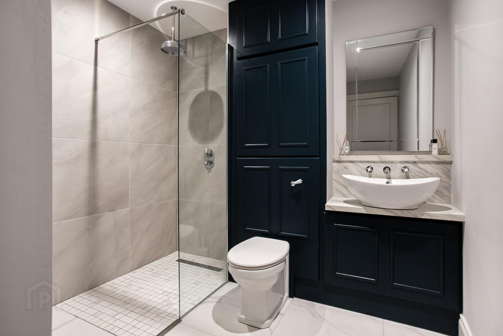 Apt 4, 3 Eglantine Place 12 of 16