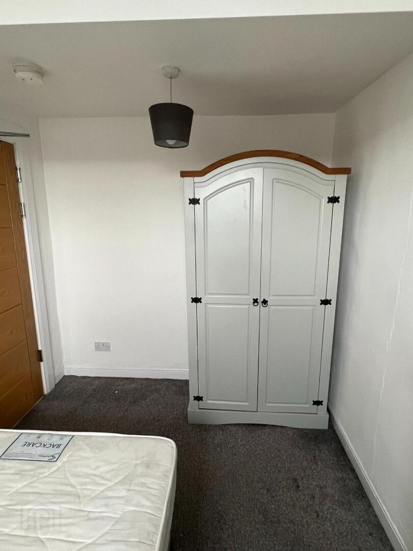 43 Candahar Street, Room 4 5 of 7