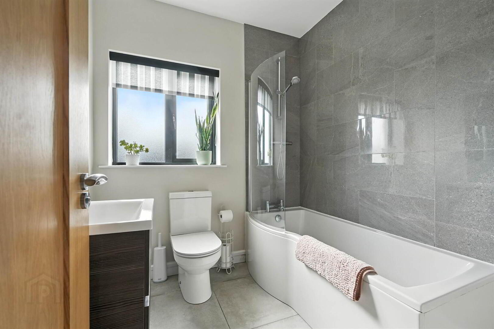 29 Chantry Gardens 18 of 23